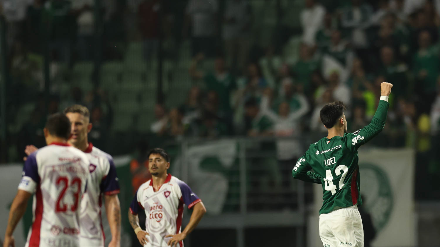 flaco-lopez-aproveita-a-chance-e-marca-para-o-palmeiras-na-libertadores