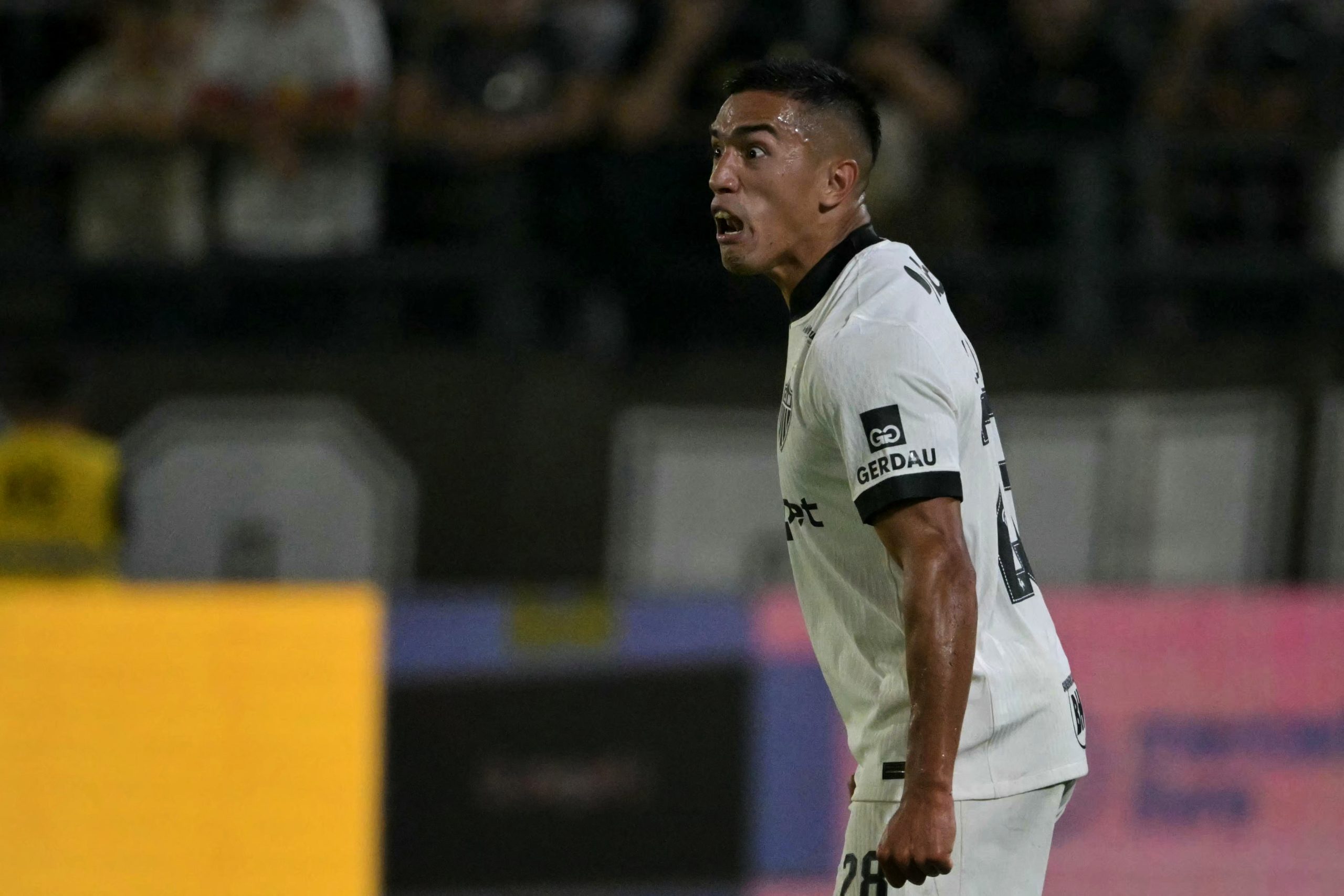 cuello-comemora-vantagem-do-atletico-mg-sobre-o-bragantino-e-celebra-sequencia-invicta