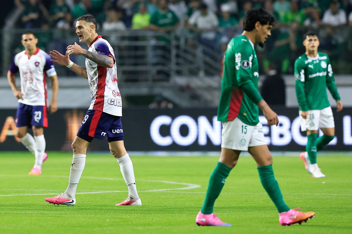 var-em-acao-no-nubank-parque!-cerro-porteno-marca,-mas-gol-e-anulado-por-impedimento;-veja-o-lance
