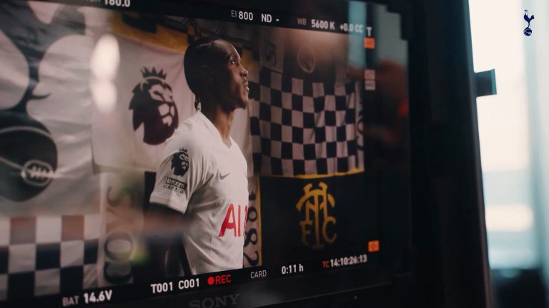 tel-e-tonali-estrelam-ensaio-de-fotos-do-tottenham-para-2026/27