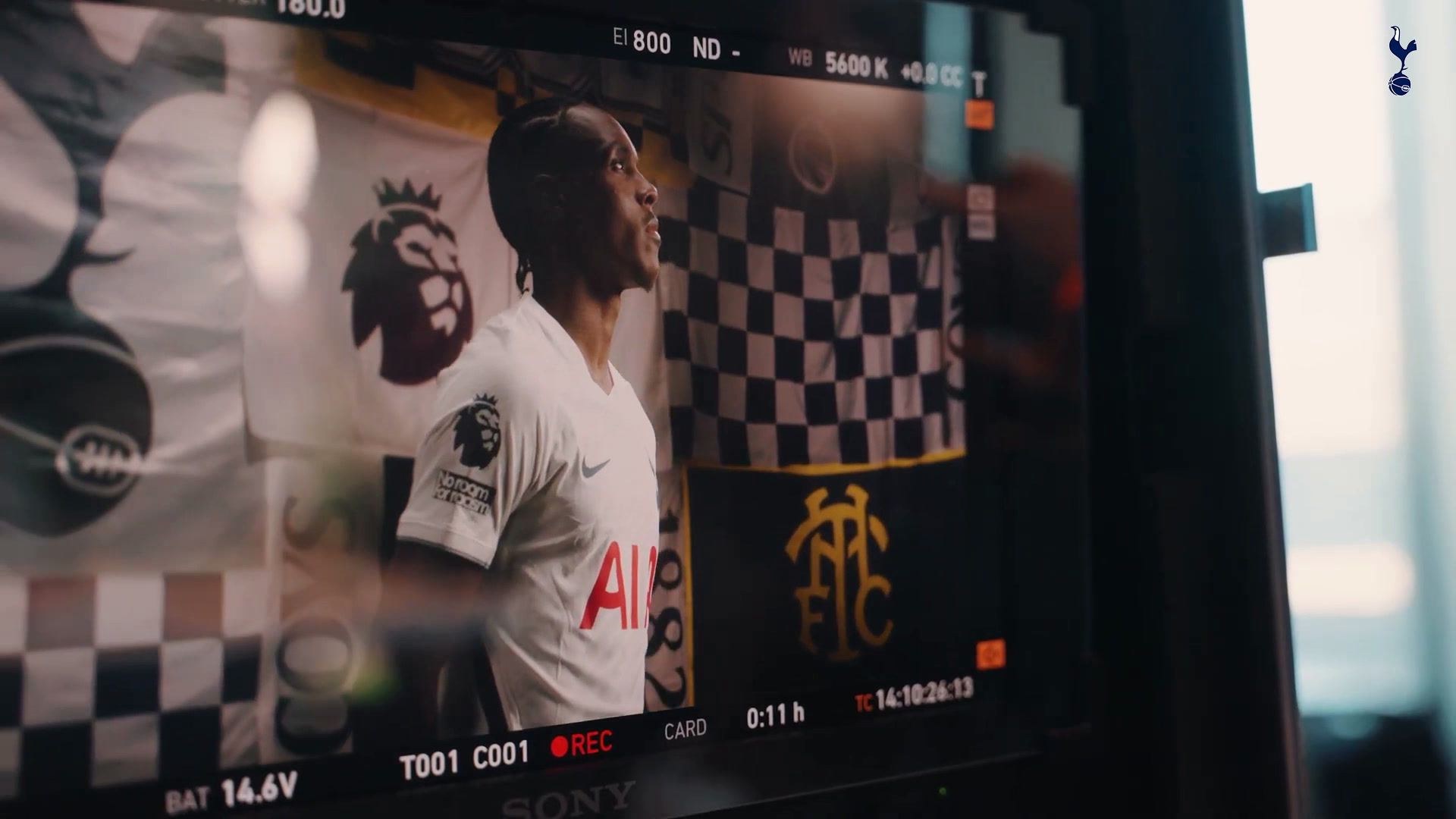 tel-e-tonali-estrelam-ensaio-de-fotos-do-tottenham-para-2026/27