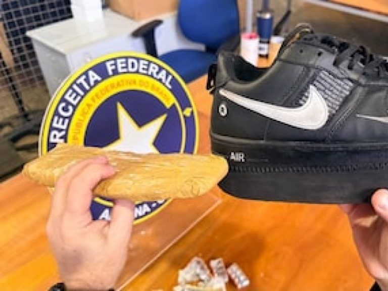 video:-policia-federal-encontra-67-ampolas-de-emagrecedor-escondidas-na-sola-de-tenis-em-sc