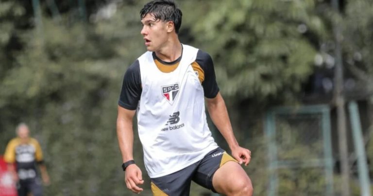 jogador-do-sao-paulo-volta-a-treinar-apos-acidente-que-matou-idoso-atropelado