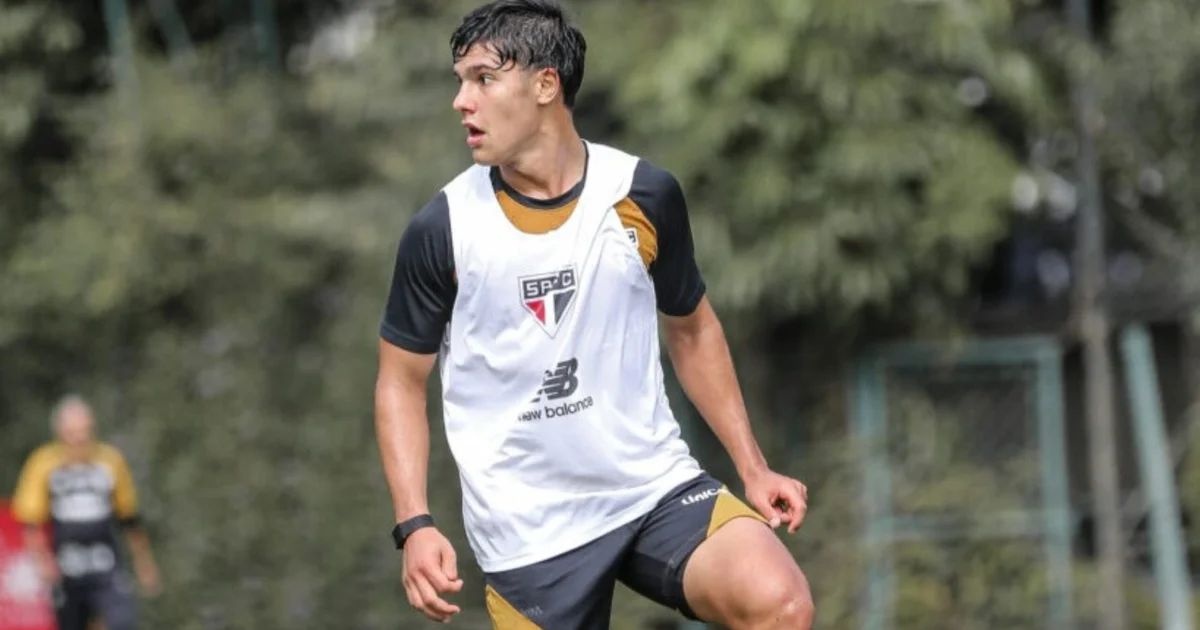 jogador-do-sao-paulo-volta-a-treinar-apos-acidente-que-matou-idoso-atropelado