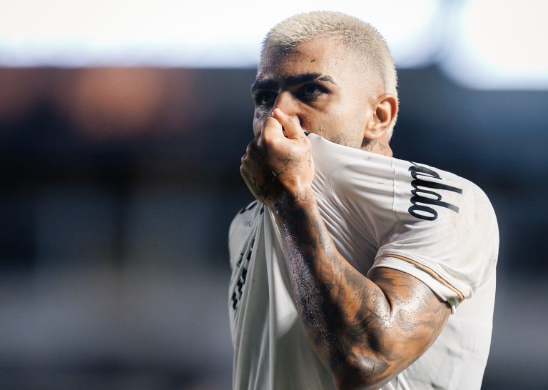 gabigol-celebra-100o-gol-pelo-santos-apos-vitoria-na-sul-americana:-“marca-historica”