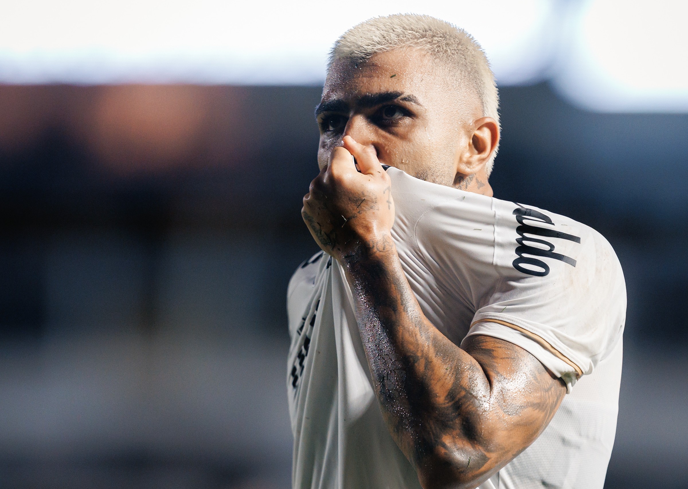 gabigol-celebra-100o-gol-pelo-santos-apos-vitoria-na-sul-americana:-“marca-historica”