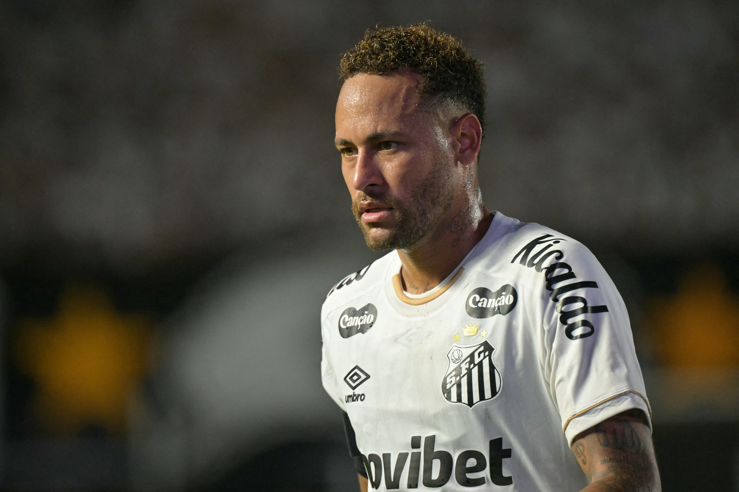 neymar-encontra-gabigol-com-lindo-passe,-mas-var-anula-o-gol