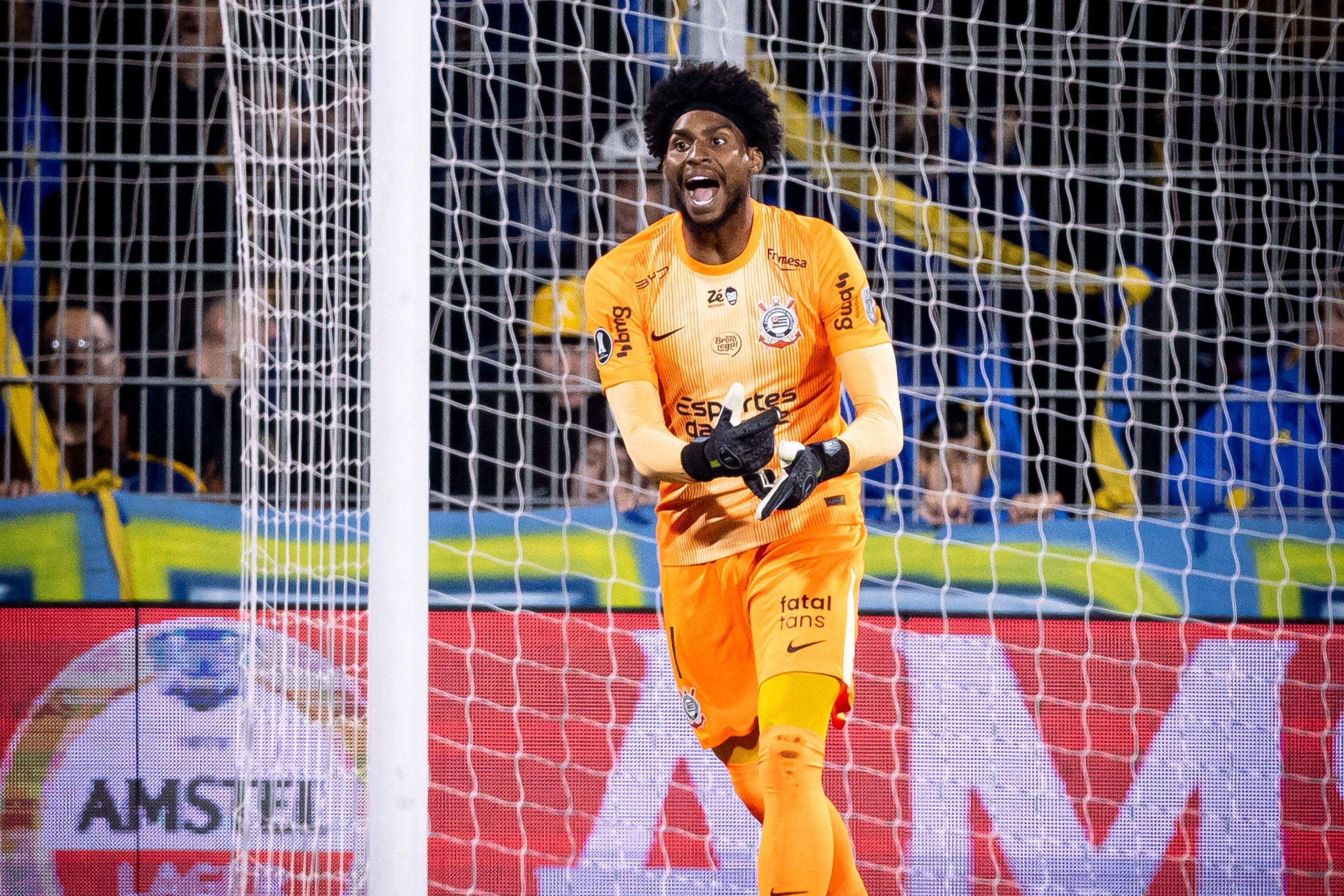 hugo-souza-relata-ofensas-racistas-na-argentina-e-corinthians-cobra-punicoes