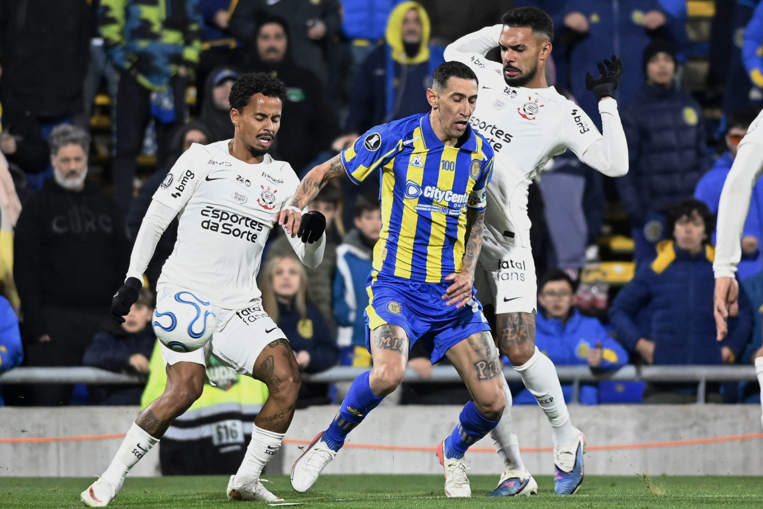 com-um-a-menos,-corinthians-segura-empate-contra-o-rosario-central-pela-libertadores