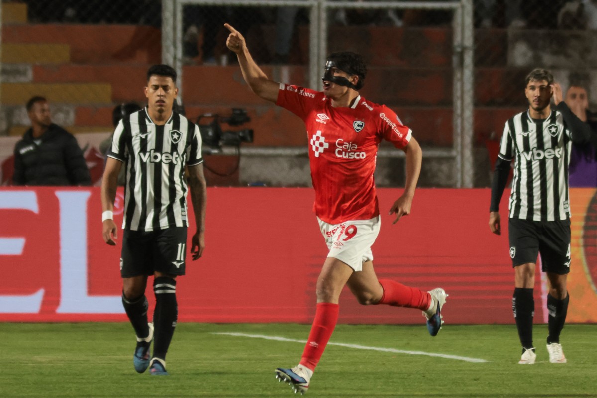 botafogo-toma-seis-do-cienciano-e-se-complica-nas-oitavas-da-sul-americana