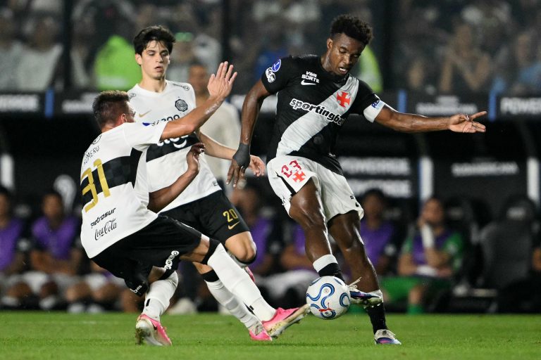 thiago-mendes-elogia-atuacao-vasco-em-empate-com-o-olimpia-e-se-diz-confiante-na-classificacao