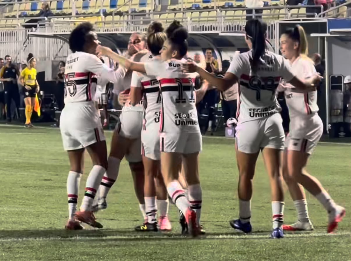 santos-erra-penalti-nos-acrescimos,-e-sao-paulo-ganha-classico-pelo-paulista-f