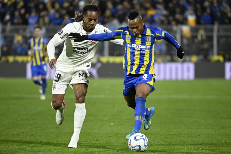analise:-corinthians-mostra-uniao-apos-caso-memphis-e-fica-confiante-por-vaga