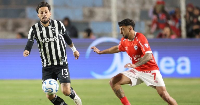 proximo-adversario-do-vitoria,-botafogo-e-goleado-por-6-a-1-pelo-cienciano-na-sul-americana