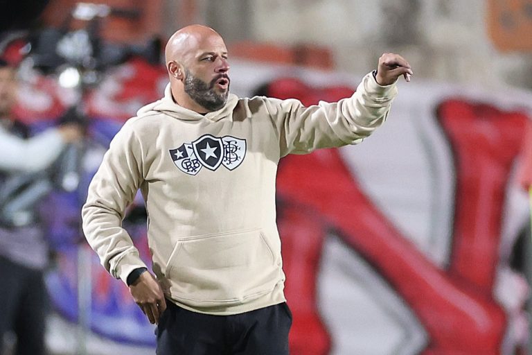 franclim-lamenta-goleada-do-botafogo-e-admite:-“dia-dificil-para-nos”
