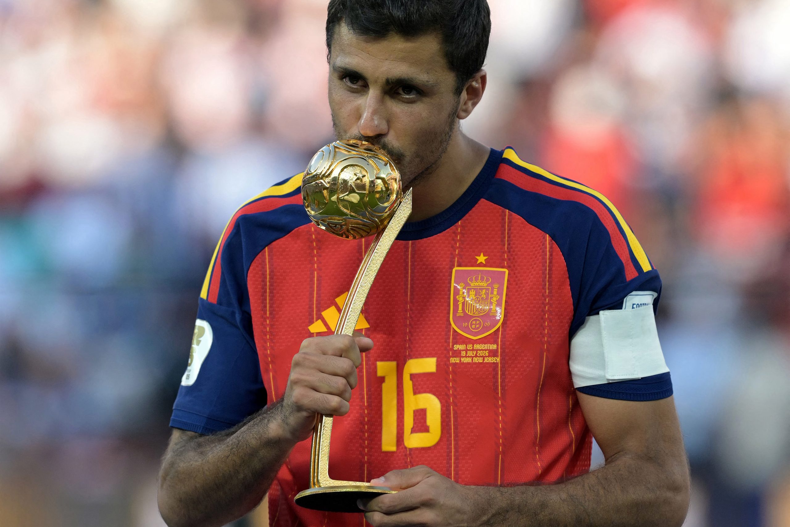 manchester-city-recusa-segunda-proposta-do-barcelona-por-rodri;-clube-espanhol-prepara-terceira-investida