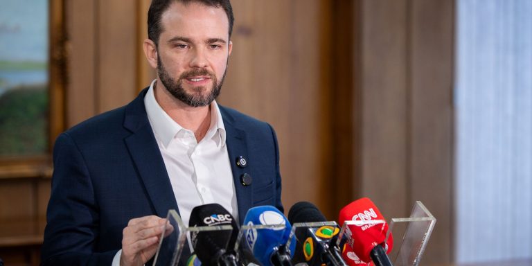 governo-ouvira-empresarios-para-decidir-se-aplicara-lei-contra-eua
