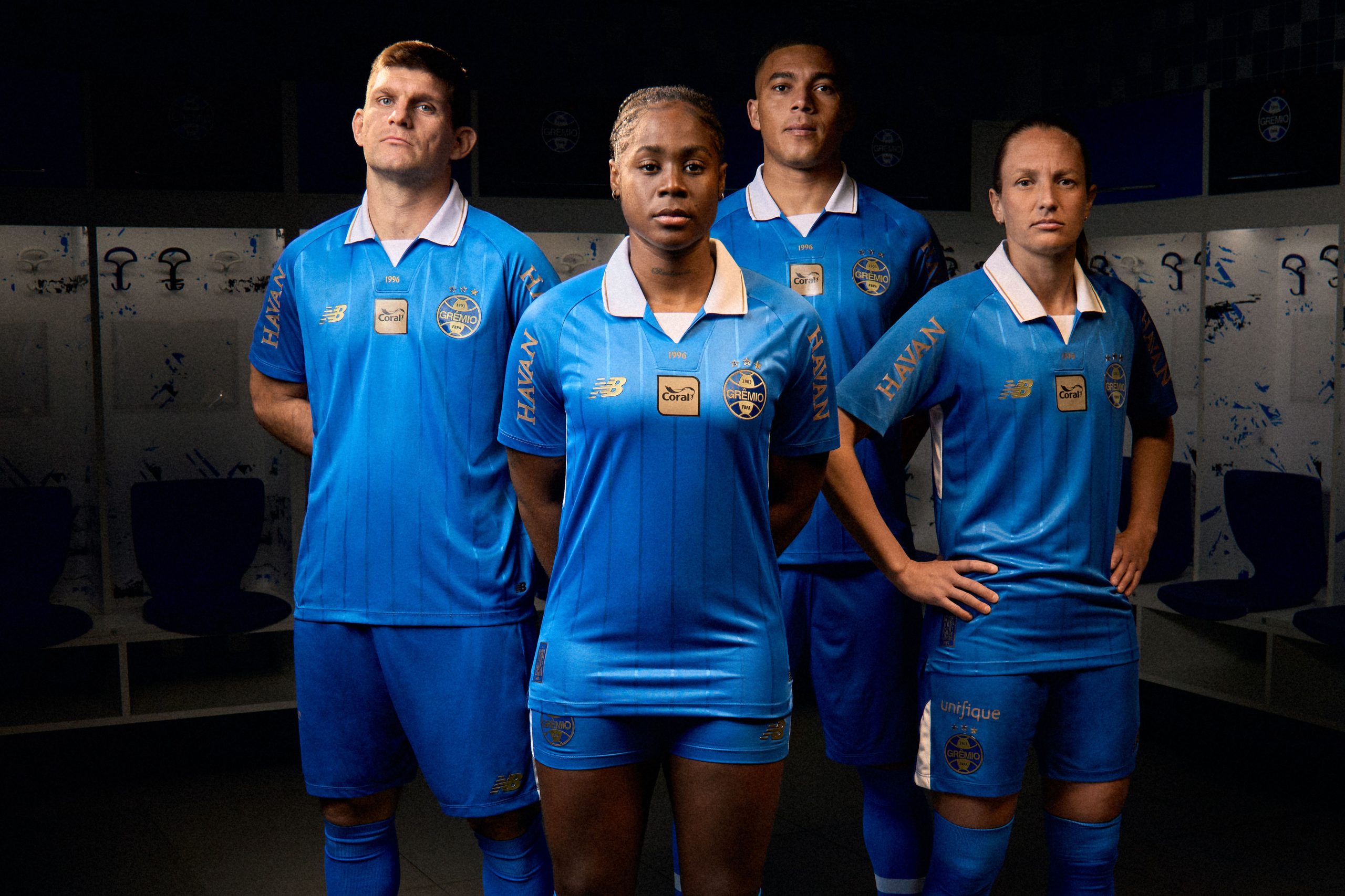 gremio-lanca-terceira-camisa-em-homenagem-aos-30-anos-da-triplice-coroa