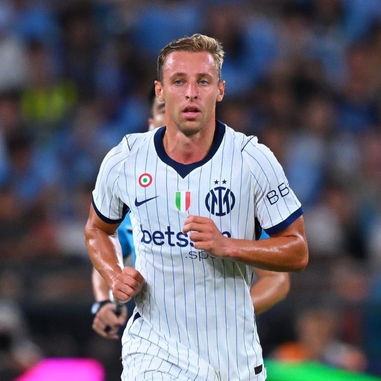 inter-de-milao-empresta-meio-campista-davide-frattesi-a-lazio