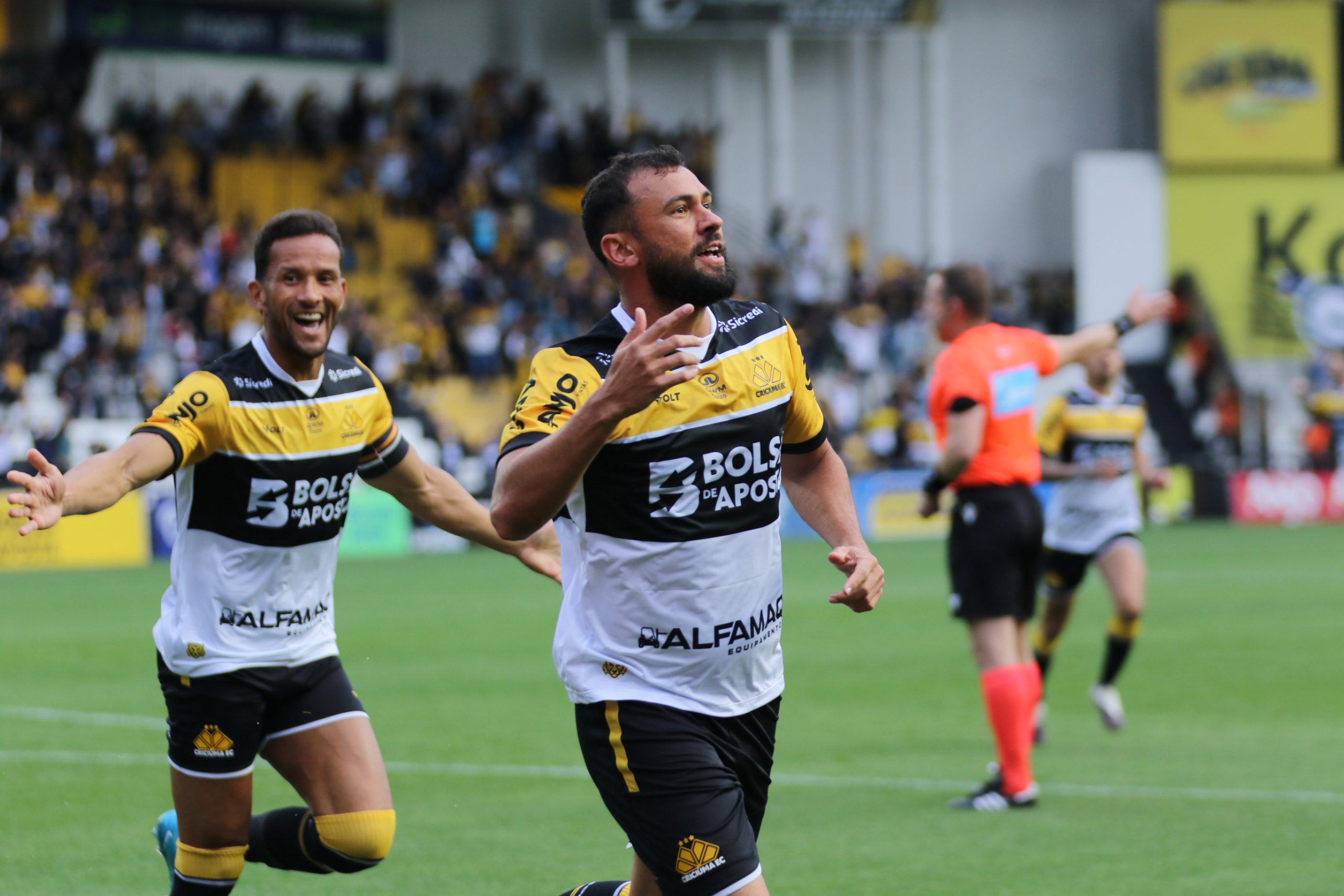 criciuma-vence-goias-em-casa-e-segue-na-lideranca-do-brasileirao-serie-b