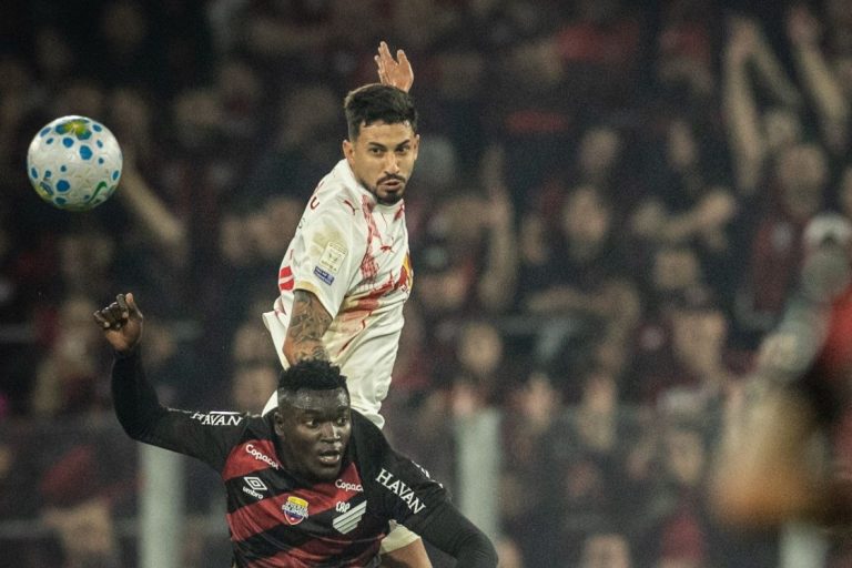 pedro-henrique-celebra-gol-contra-o-athletico-pr-e-comenta-magoa-da-torcida-adversaria