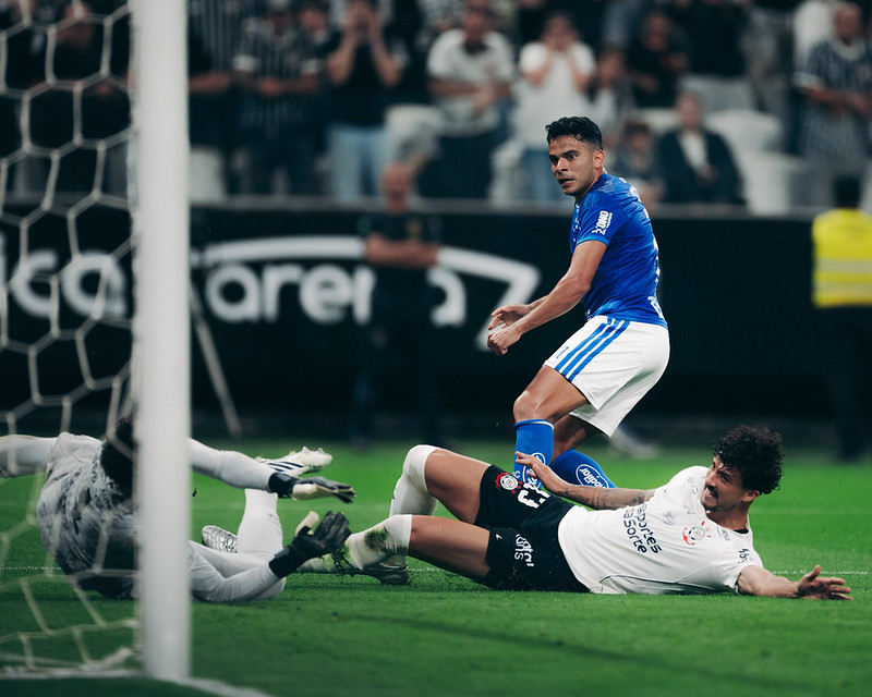 corinthians-perde-do-cruzeiro-e-desperdica-chance-de-entrar-no-g5-do-brasileirao