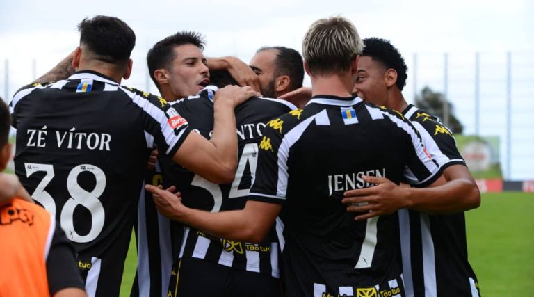 com-brilho-de-brasileiros,-nacional-vence-o-estoril-pelo-campeonato-portugues