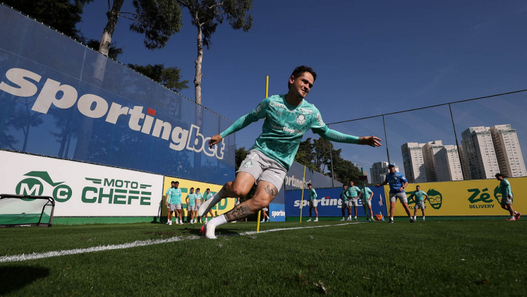khellven-treina-integralmente-e-deve-reforcar-o-palmeiras-contra-o-cerro-na-libertadores