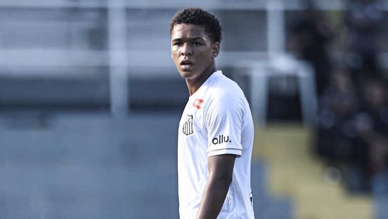joia-do-santos-marca-tres-gols-pelo-paulistao-sub-17-e-chama-atencao-por-velocidade