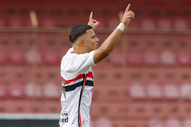 sao-paulo-bate-atletico-go-no-brasileiro-sub-17-e-amplia-sequencia-invicta