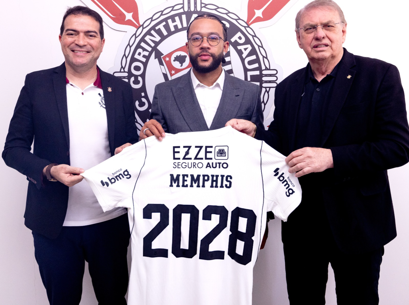 memphis-celebra-renovacao-com-o-corinthians-e-agradece-apoio-da-torcida
