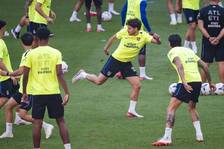 simeone-quer-“construir-uma-equipe”-em-torno-de-julian-alvarez-no-atletico-de-madrid