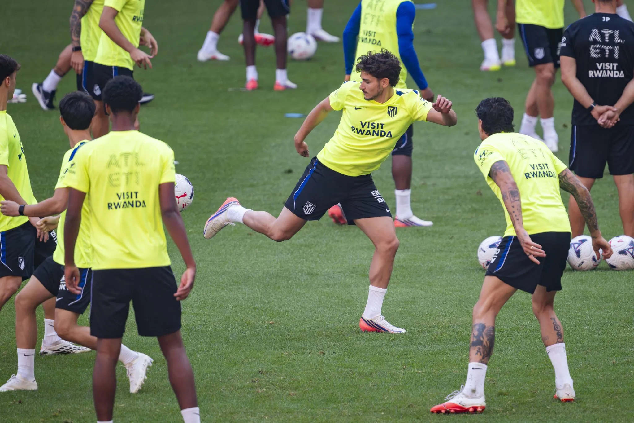 simeone-quer-“construir-uma-equipe”-em-torno-de-julian-alvarez-no-atletico-de-madrid