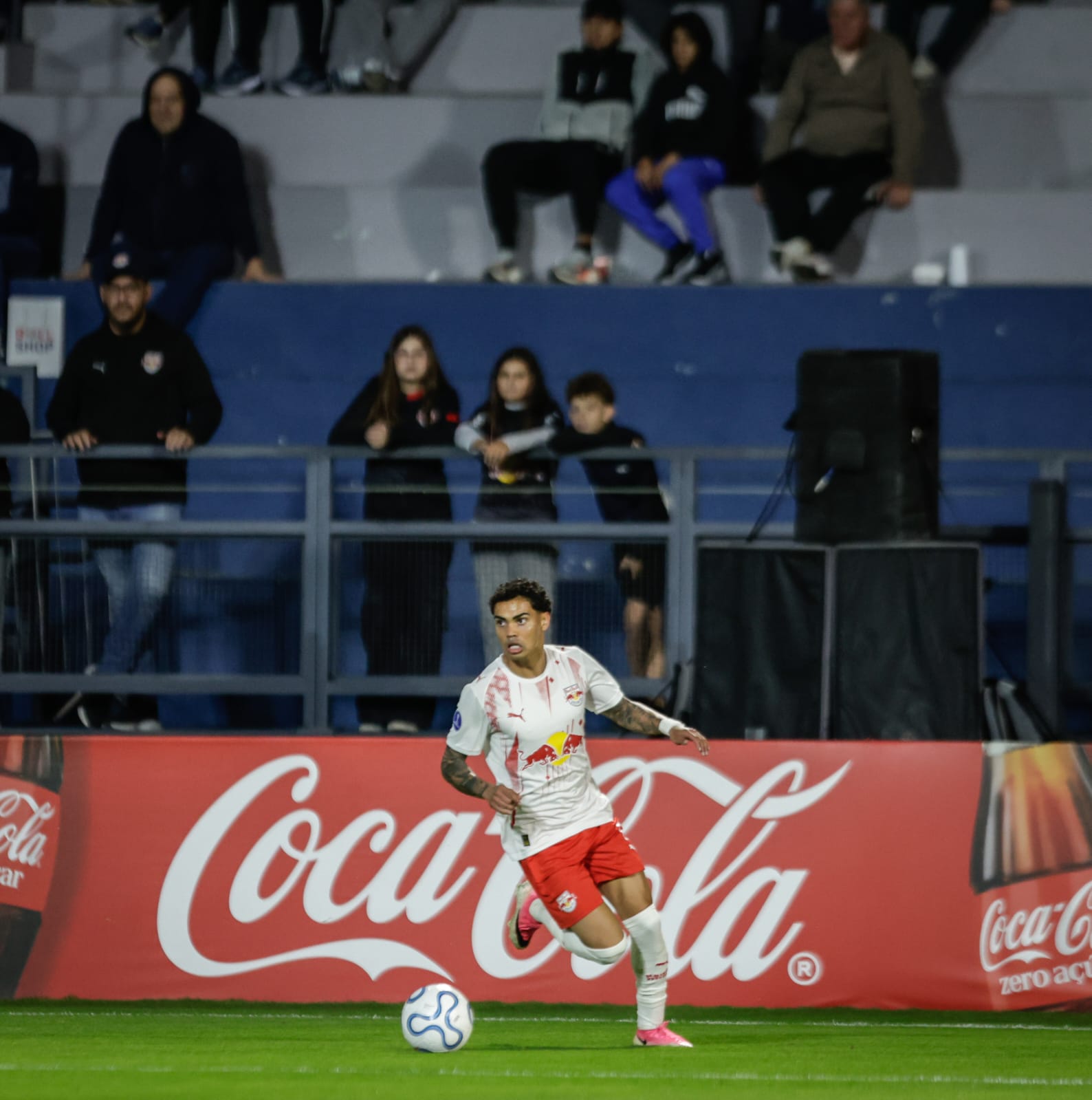em-alta-no-bragantino,-vinicinho-mira-classificacao-na-sul-americana