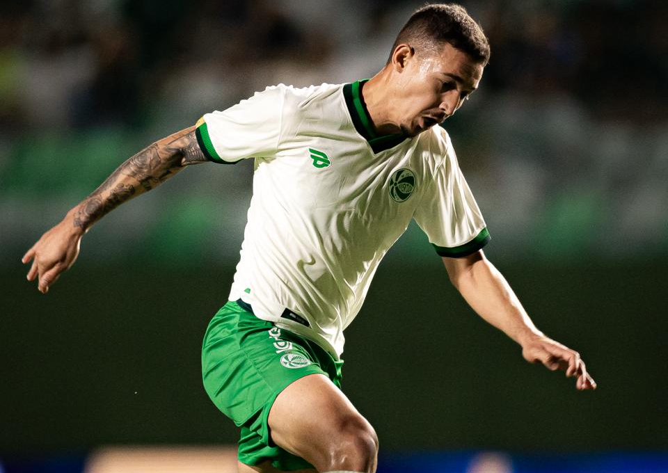com-gol-no-fim,-juventude-vence-o-goias-e-encosta-na-lideranca-da-serie-b