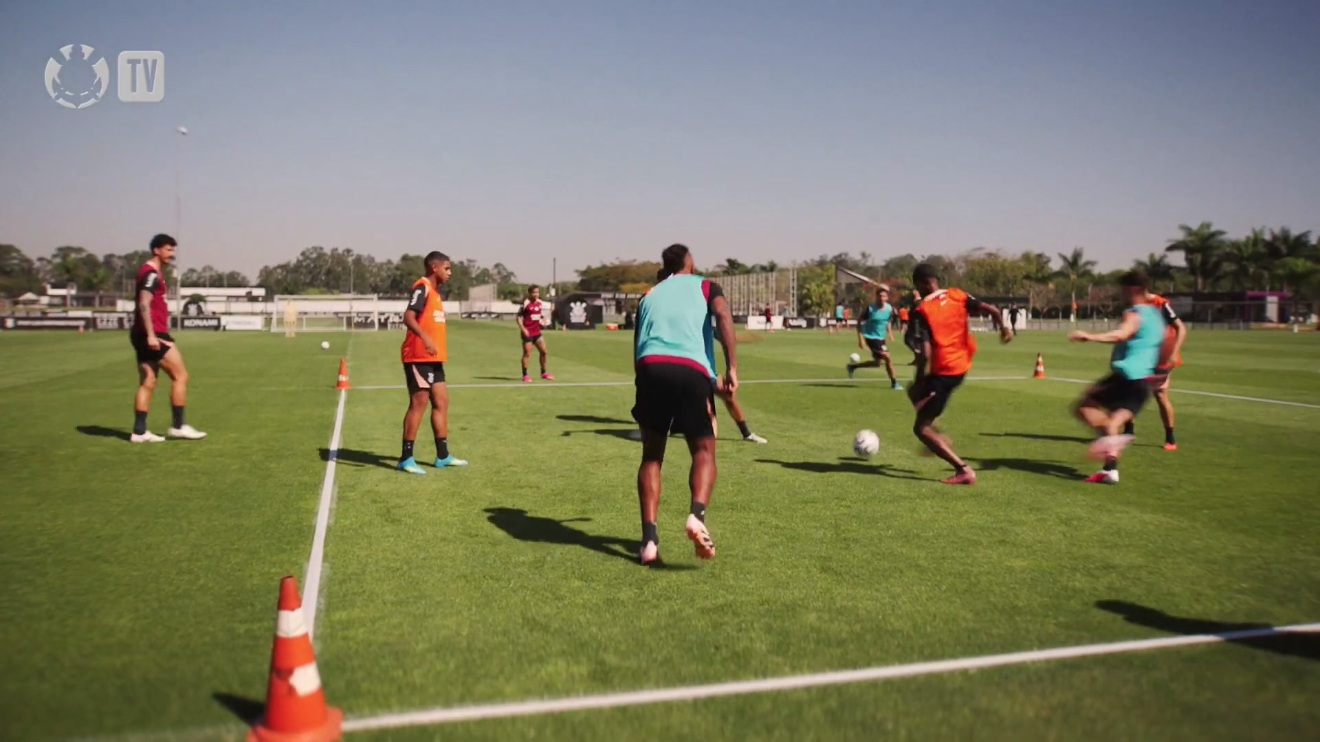 timao-trabalha-firme-de-olho-no-rosario-central;-memphis-volta-aos-treinos