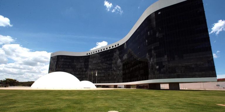 tse-decide-levar-a-plenario-uso-de-ia-em-campanha-eleitoral