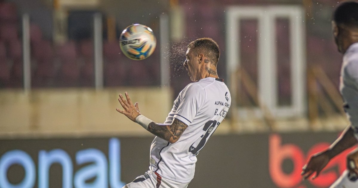 video:-ex-vitoria,-renzo-lopez-perde-gol-inacreditavel-pelo-ceara-na-serie-b
