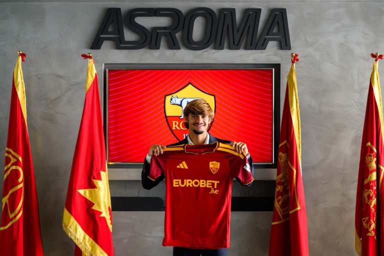 joia-do-futebol-portugues,-rodrigo-mora-e-anunciado-pela-roma