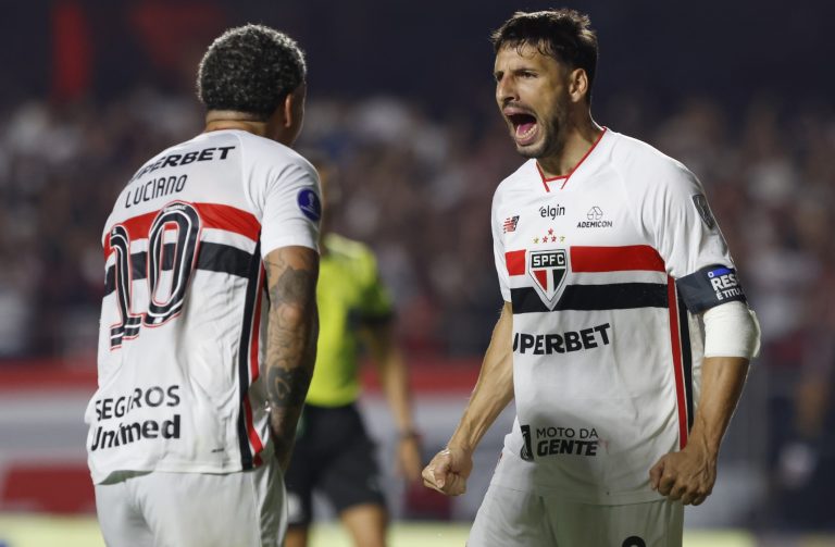 jonathan-calleri-bate-penalti-e-marca-o-segundo-do-sao-paulo-no-morumbis;-confira-o-lance