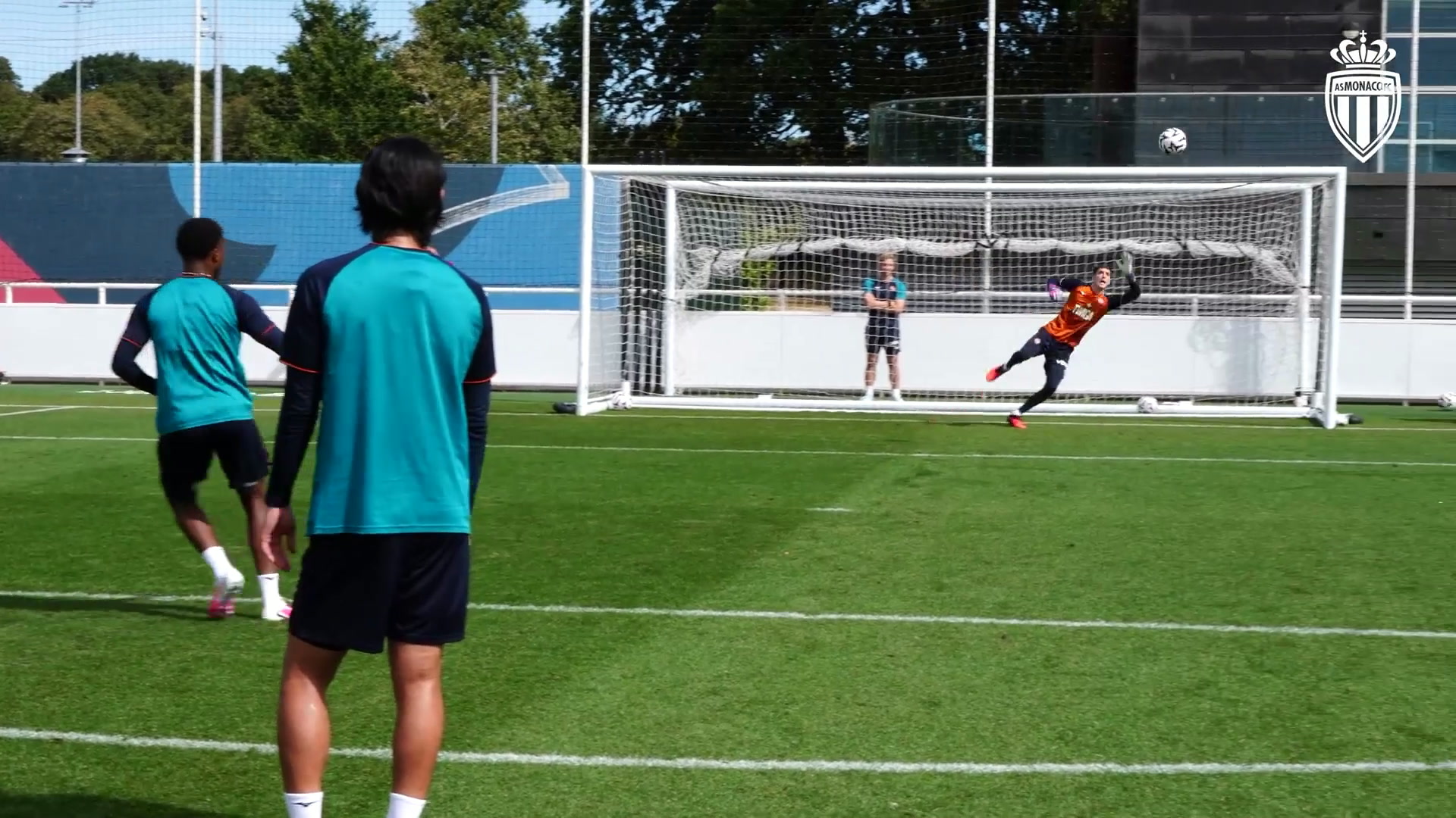 ansu-fati-e-minamino-marcam-golacos-no-treino;-confira