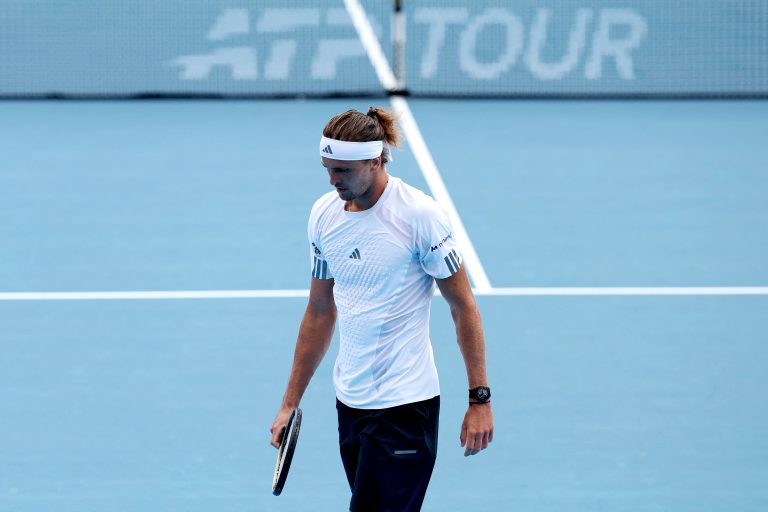 zverev,-cabeca-de-chave-numero-1,-e-eliminado-por-tommy-paul-nas-oitavas-de-cincinnati