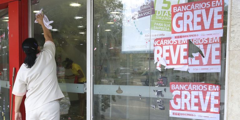 bancarios-fazem-paralisacao-nacional-de-24-horas-nesta-quinta-feira