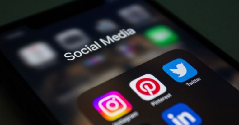 tiktok-vs-pinterest:-duas-formas-diferentes-de-guardar-video-para-assistir-offline
