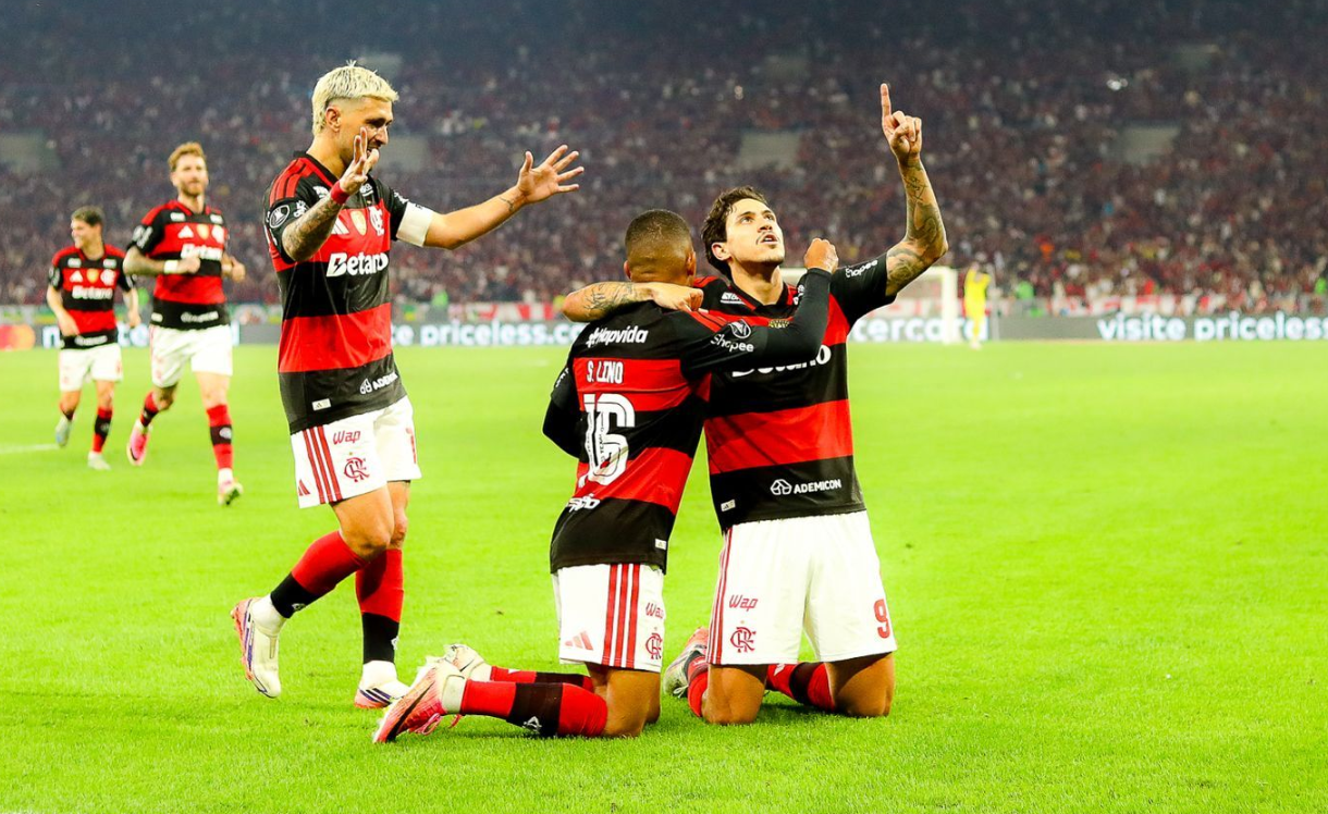 samuel-lino-deixa-william-no-chao-e-marca-o-gol-da-classificacao-do-flamengo;-veja-o-lance