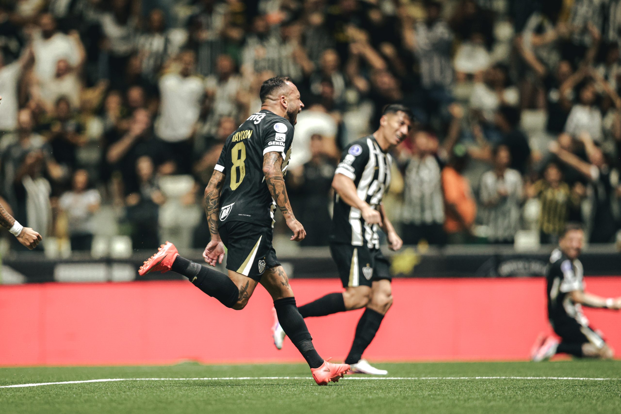 maycon-acerta-belo-chute-da-entrada-da-area-e-marca-o-primeiro-gol-do-galo-contra-o-bragantino;-veja