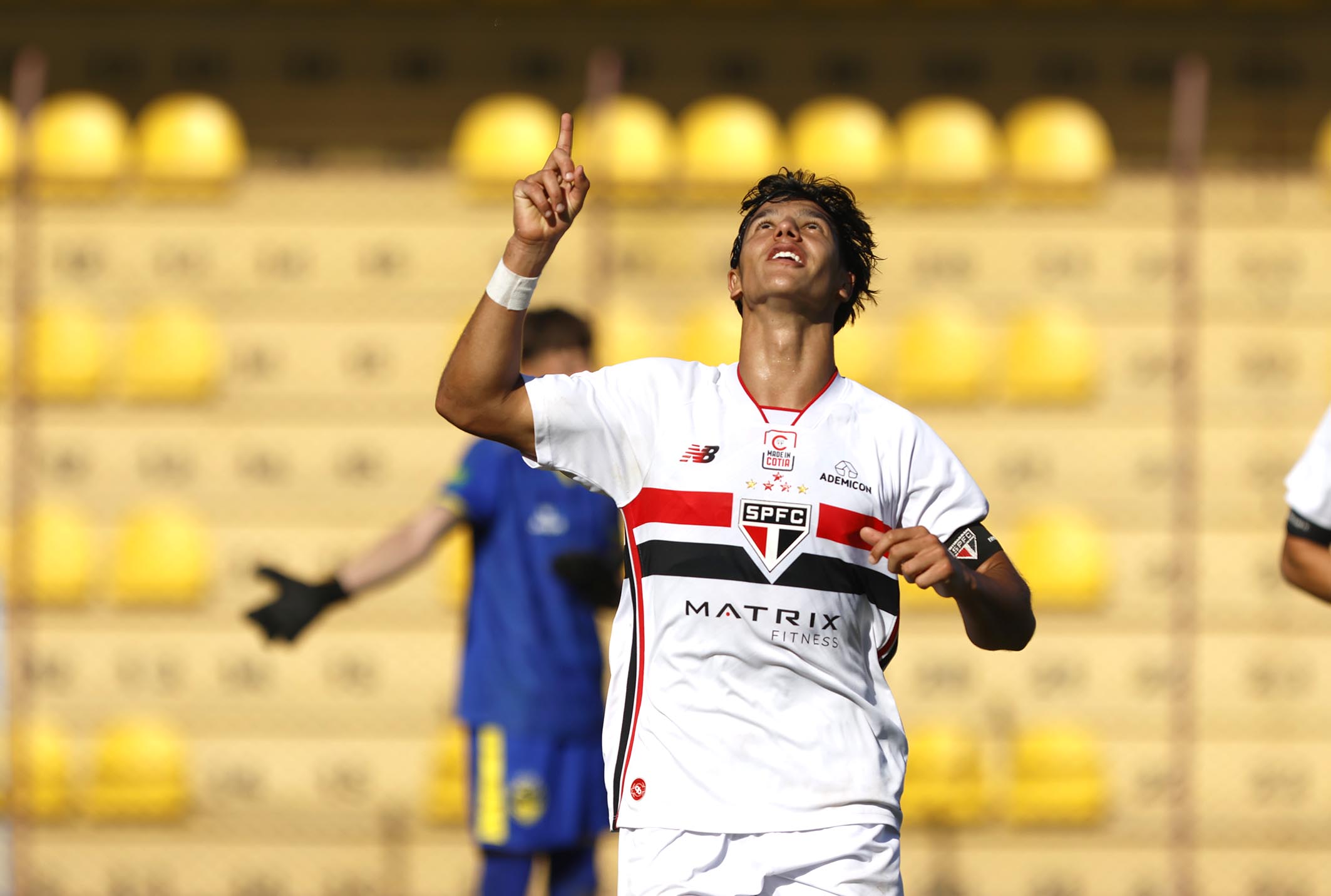 sao-paulo-vence-paulinense-e-cola-no-lider-de-grupo-do-paulistao-sub-20