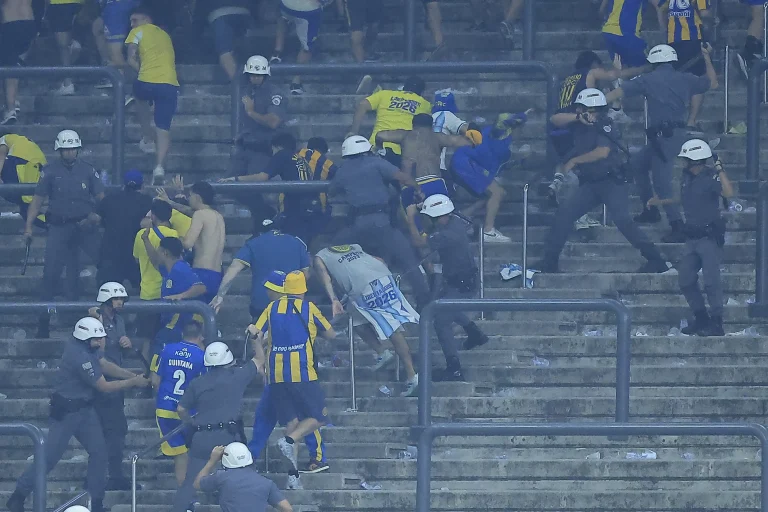 confusao-entre-torcedores-de-corinthians-e-rosario-central-termina-com-nove-detidos
