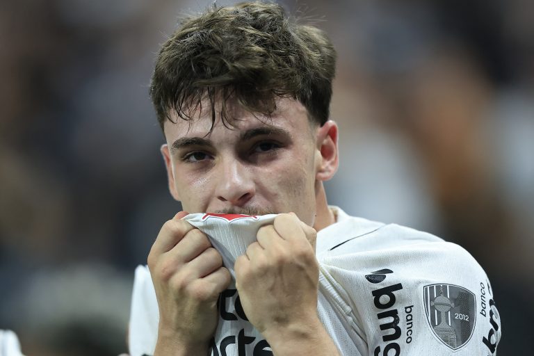 heroi,-bidon-valoriza-uniao-do-corinthians-e-sonha-com-titulo-da-libertadores