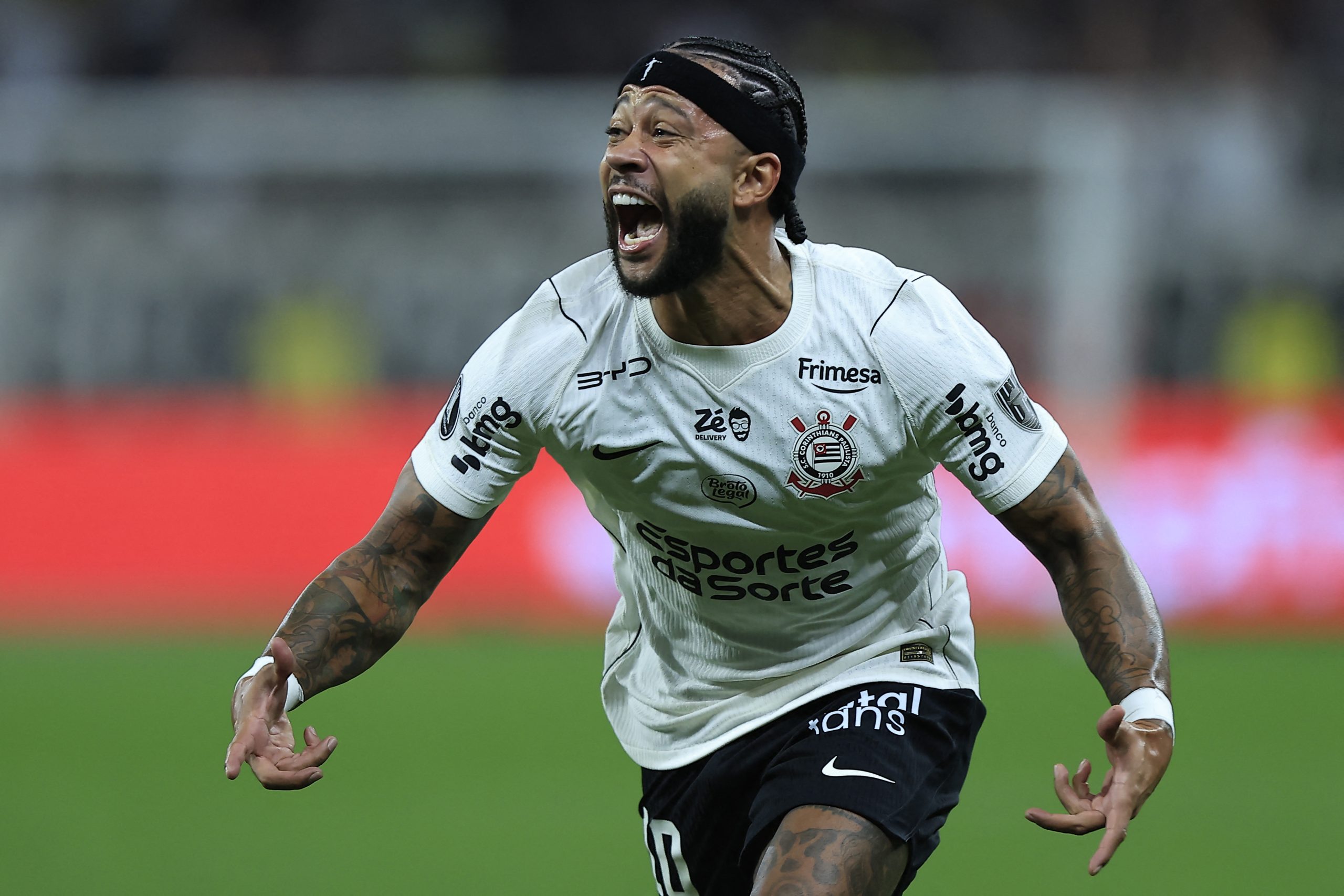 analise:-memphis-decide-e-faz-jus-a-coro-por-renovacao-com-o-corinthians